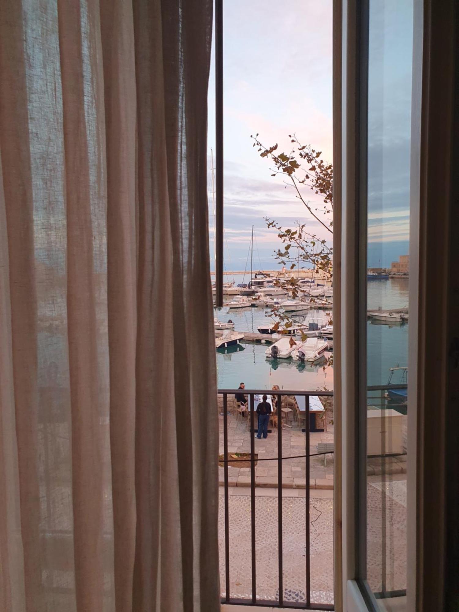 Maison Bleu Luxury Suite Sul Porto Di Trani Exterior foto